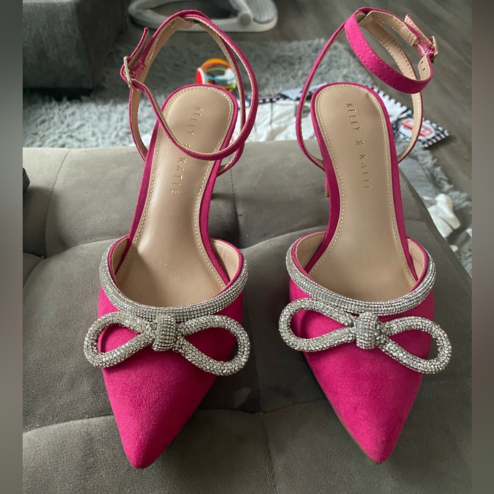 Pink short heels with bow